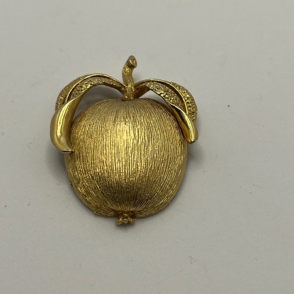 Apple Brooch Textured Gold Tone Signed Sarah Coventry Vintage Teacher Gift
